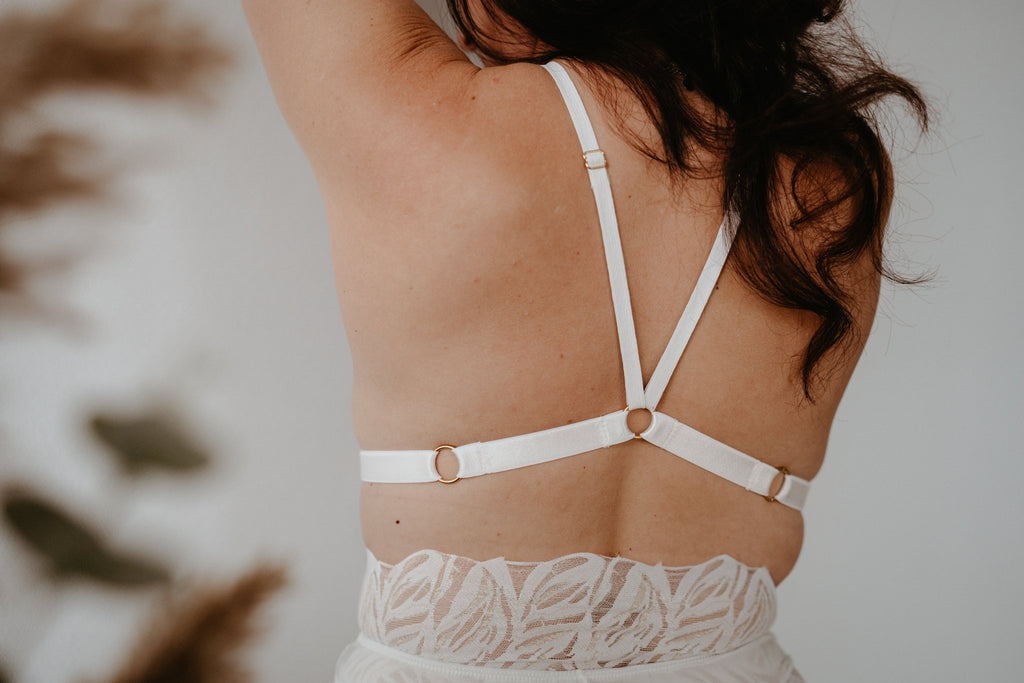 Rebel rose Lingerie product wit op model achterzijde