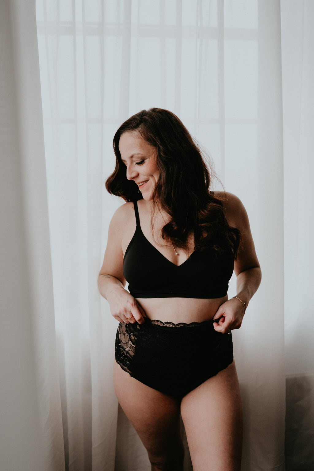 Rebel rose Lingerie product zwart op model voorzijde