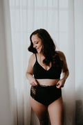Rebel rose Lingerie product zwart op model voorzijde