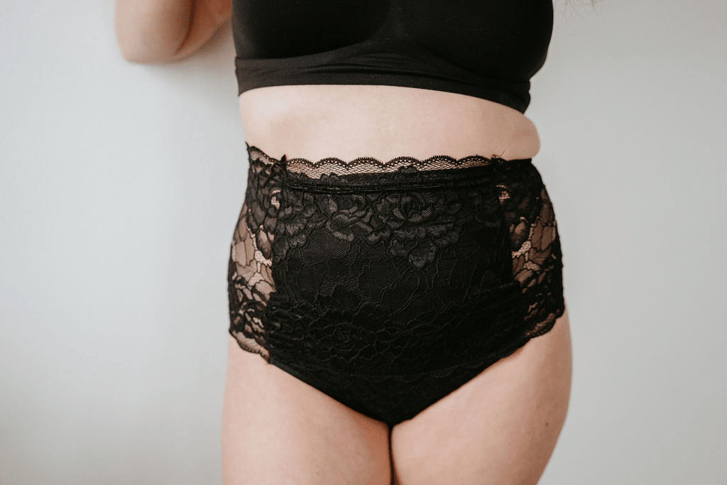 Rebel rose Lingerie product zwart op model voorzijde